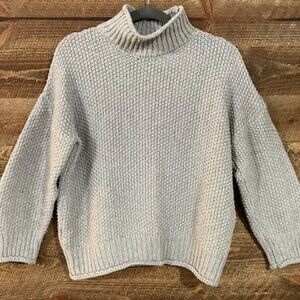 Cozy Light Gray Chunky-Knit Turtleneck Sweater, Size Medium